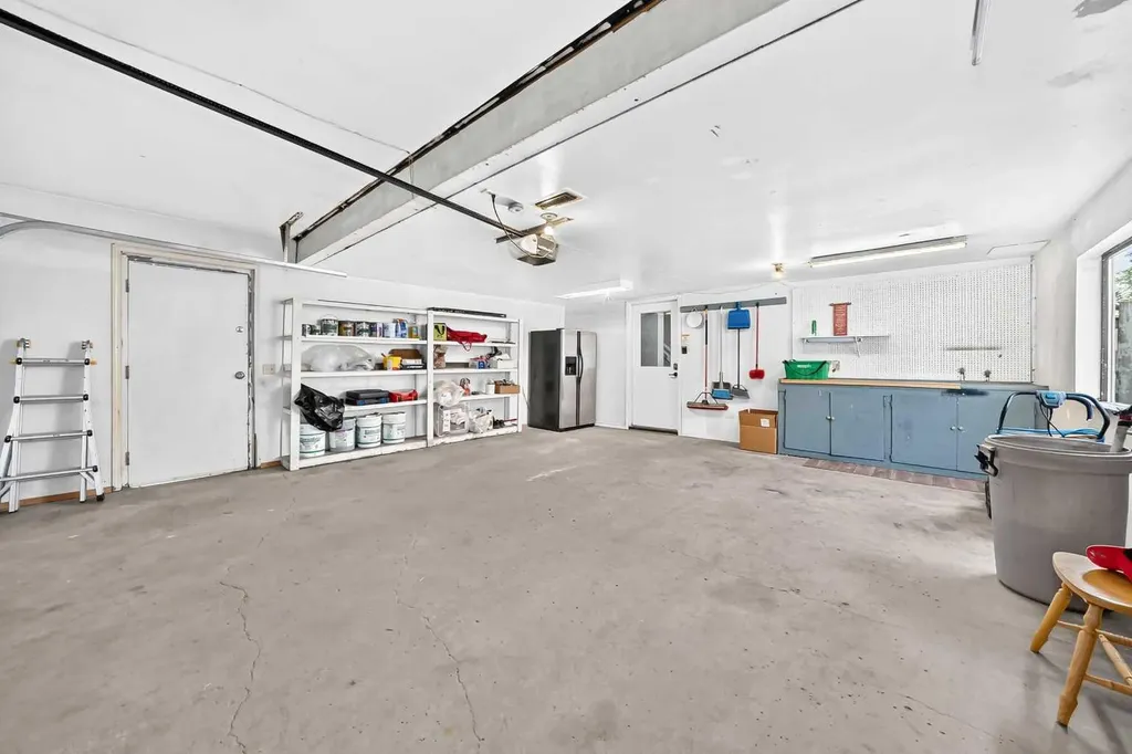 37 Kennings Crescent Red Deer AB T4P 3M8