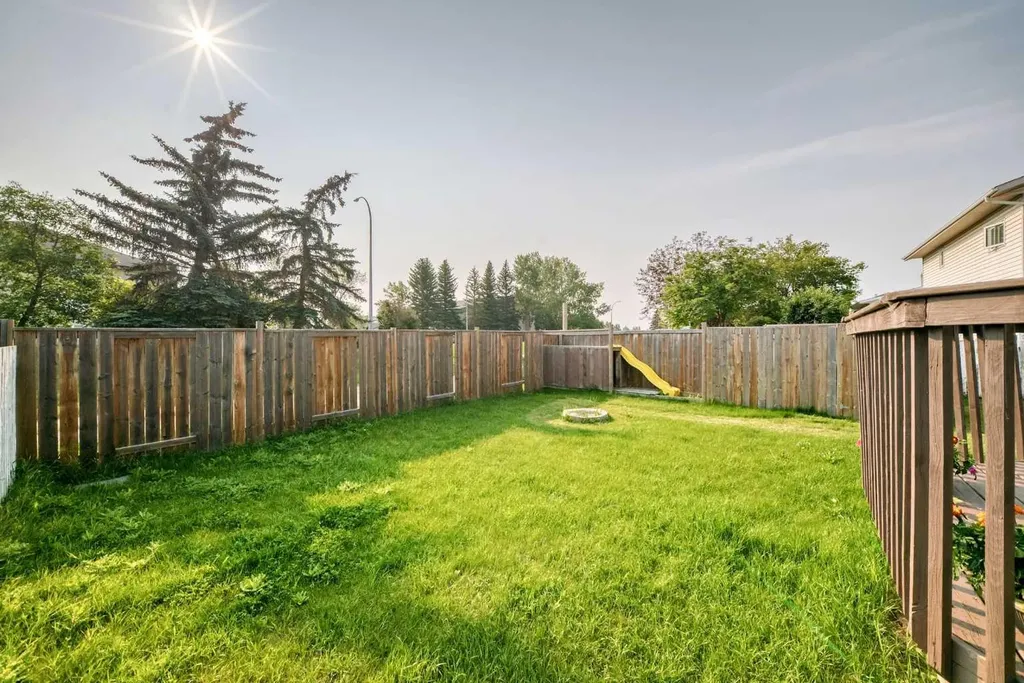 37 Kennings Crescent Red Deer AB T4P 3M8