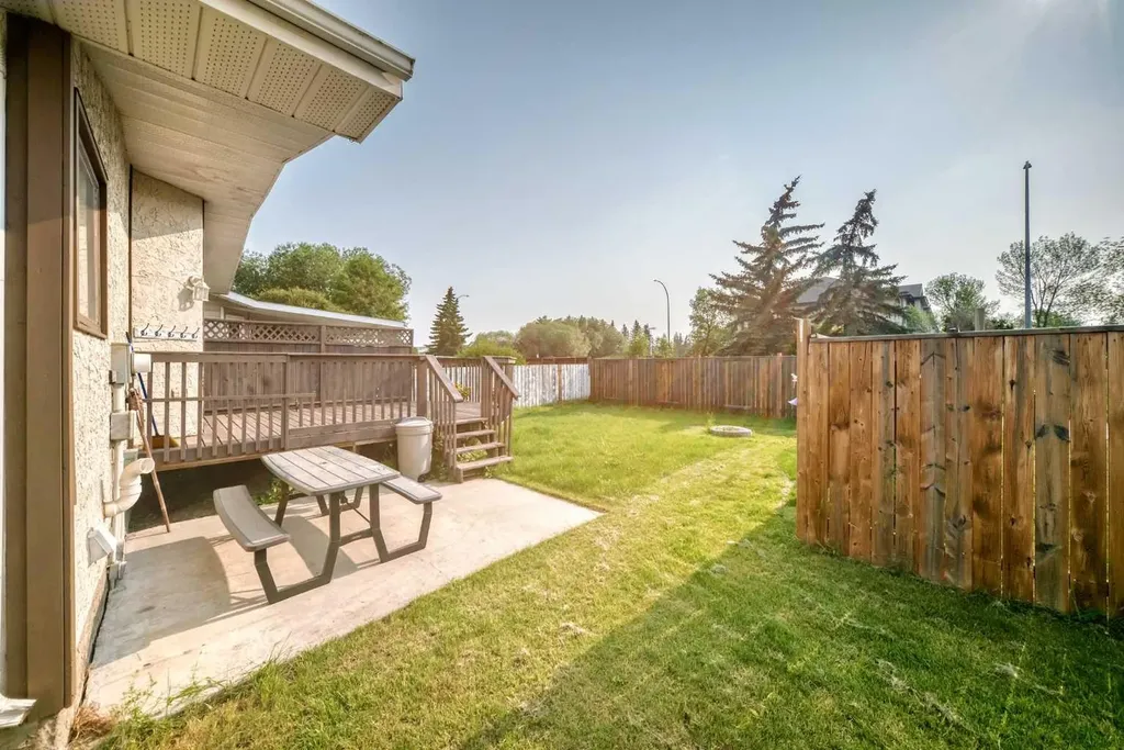 37 Kennings Crescent Red Deer AB T4P 3M8