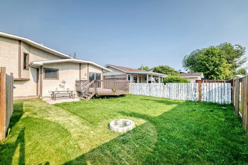 37 Kennings Crescent Red Deer AB T4P 3M8