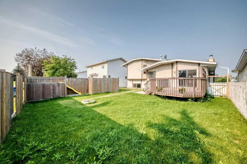 37 Kennings Crescent Red Deer AB T4P 3M8