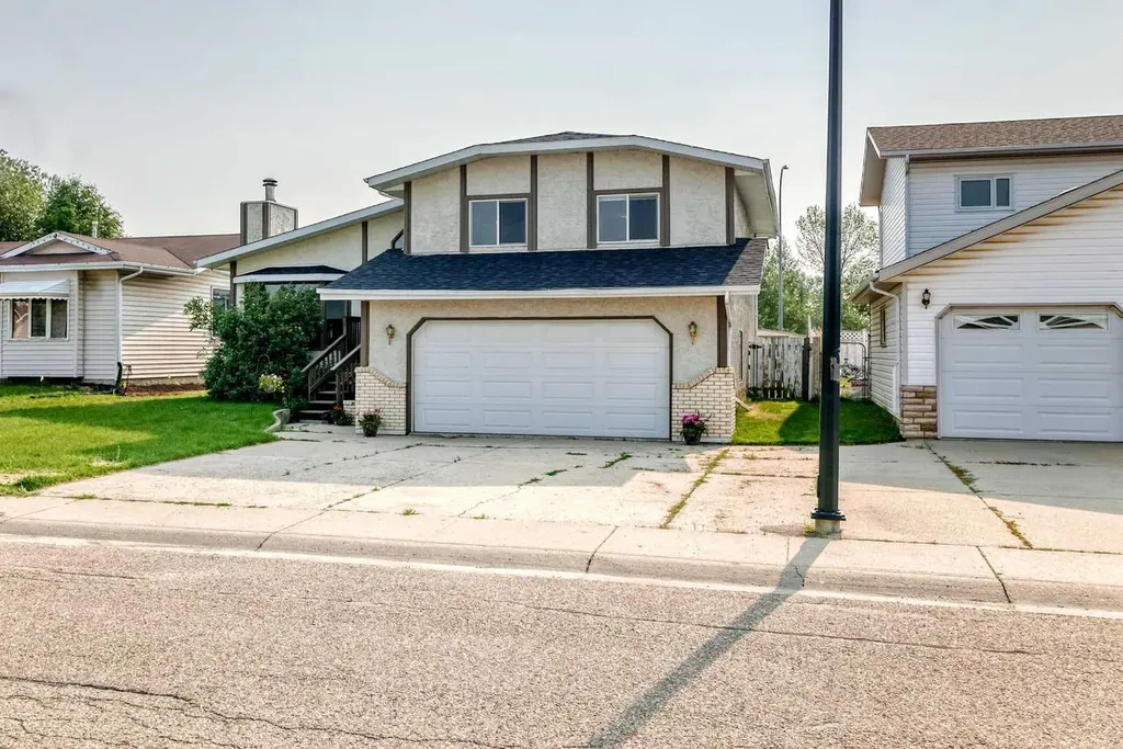 37 Kennings Crescent Red Deer AB T4P 3M8