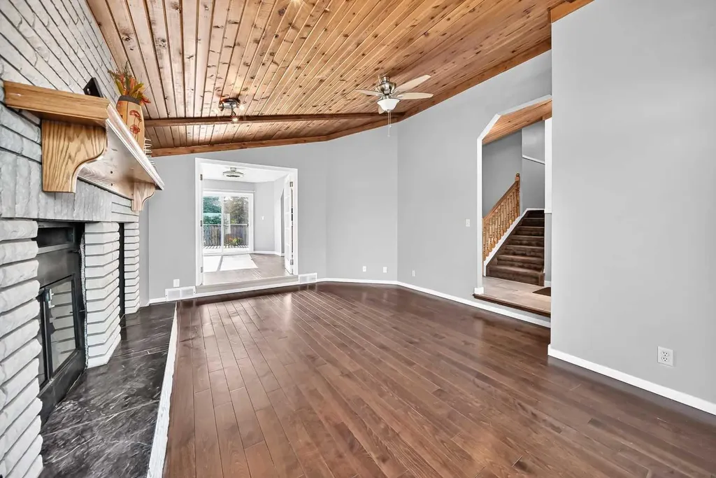 37 Kennings Crescent Red Deer AB T4P 3M8