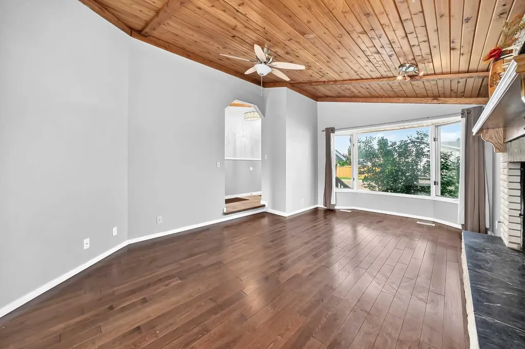 37 Kennings Crescent Red Deer AB T4P 3M8