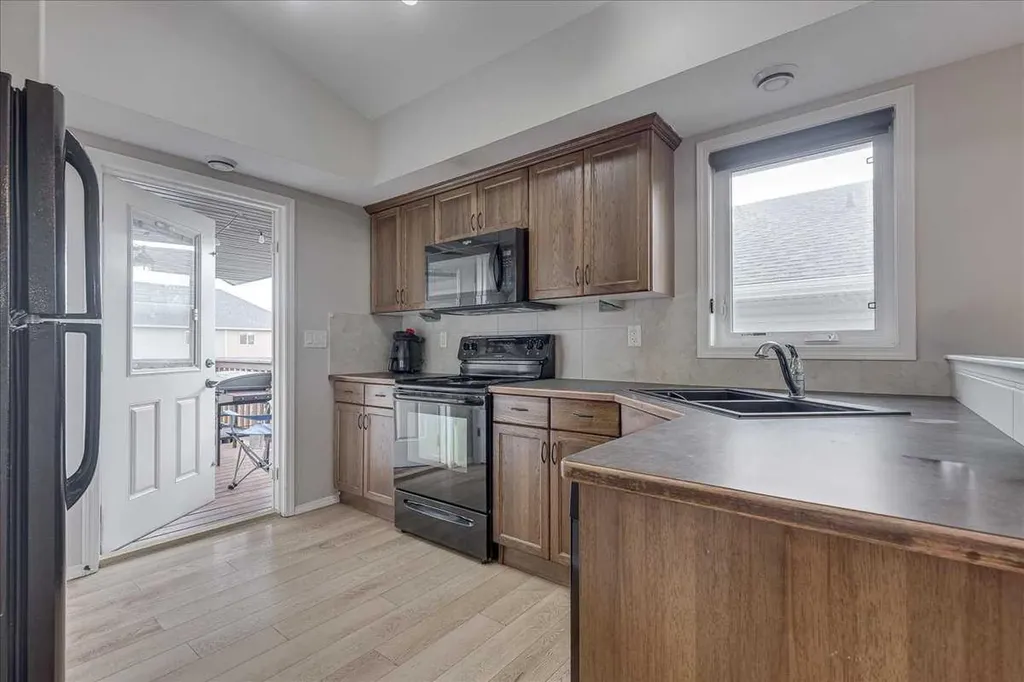 13 Rogers Road Sylvan Lake AB T4S 0J8