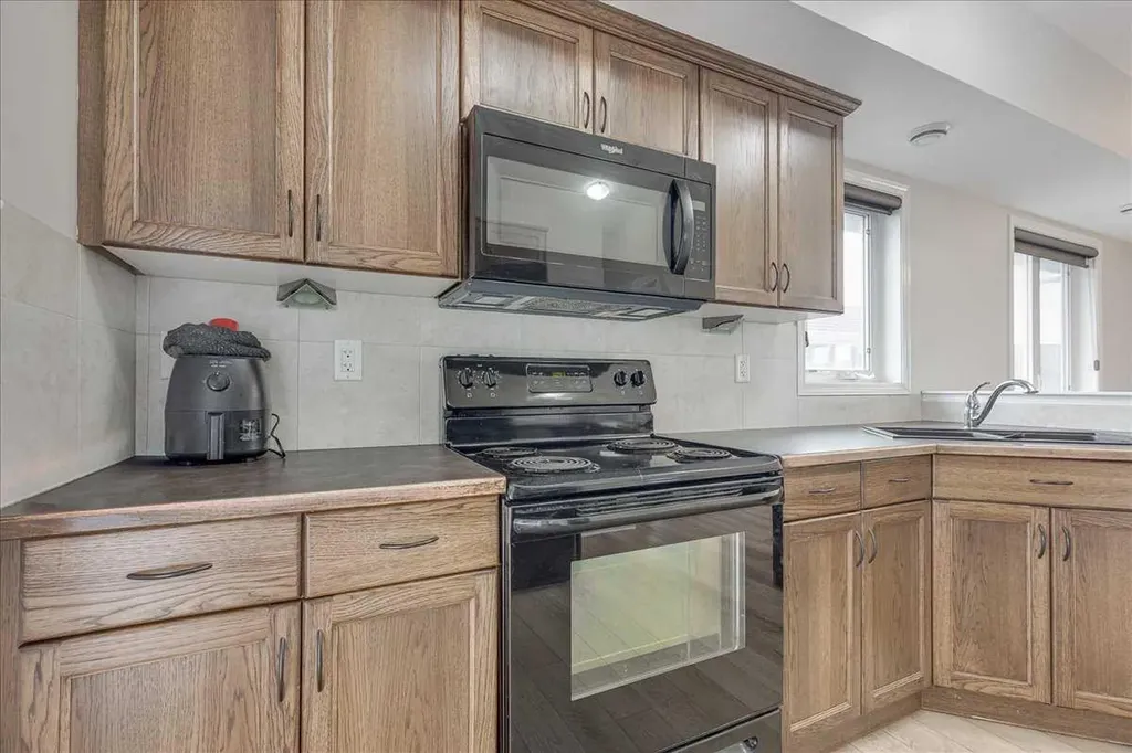 13 Rogers Road Sylvan Lake AB T4S 0J8