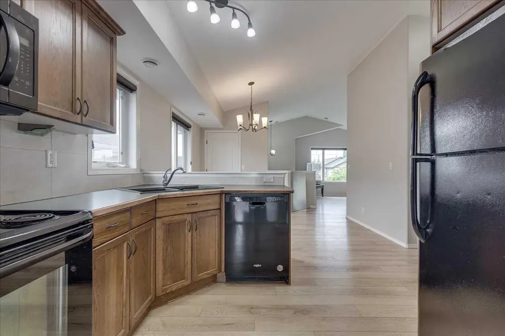 13 Rogers Road Sylvan Lake AB T4S 0J8