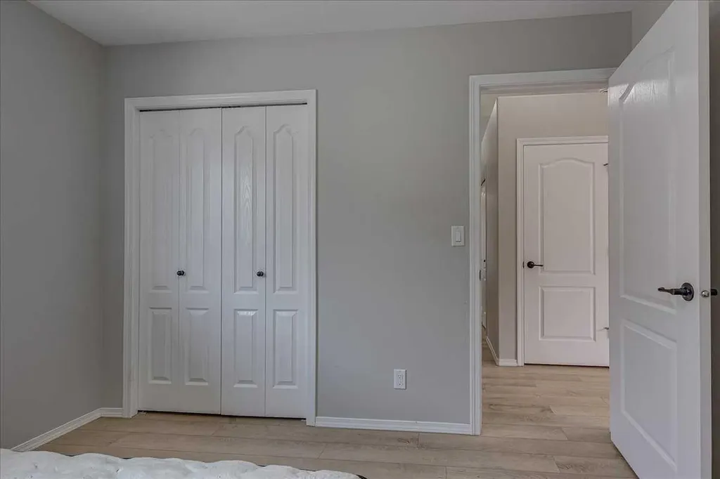 13 Rogers Road Sylvan Lake AB T4S 0J8