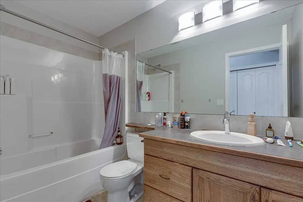 13 Rogers Road Sylvan Lake AB T4S 0J8