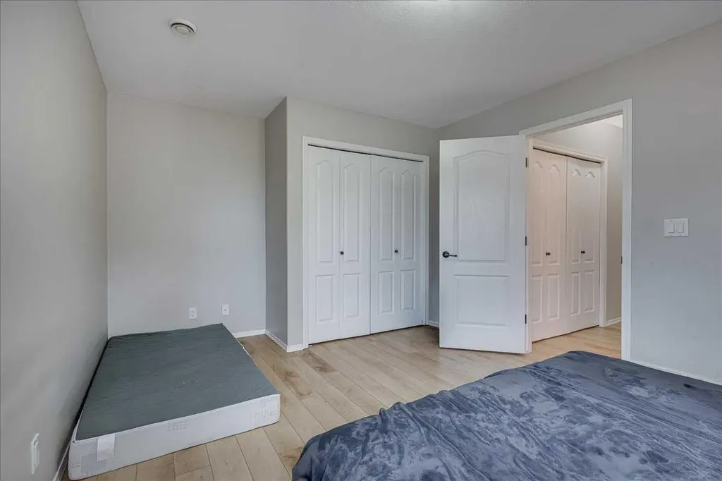 13 Rogers Road Sylvan Lake AB T4S 0J8
