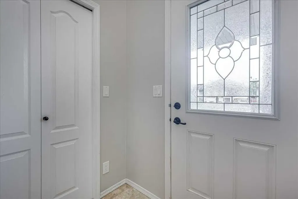 13 Rogers Road Sylvan Lake AB T4S 0J8