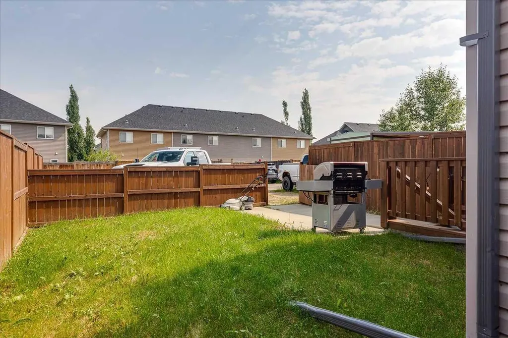 13 Rogers Road Sylvan Lake AB T4S 0J8