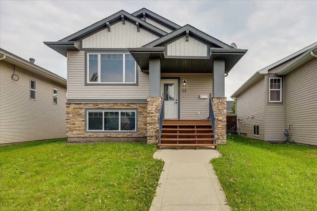 13 Rogers Road Sylvan Lake AB T4S 0J8