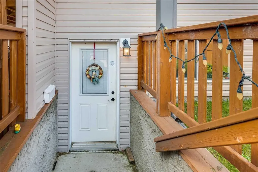 13 Rogers Road Sylvan Lake AB T4S 0J8