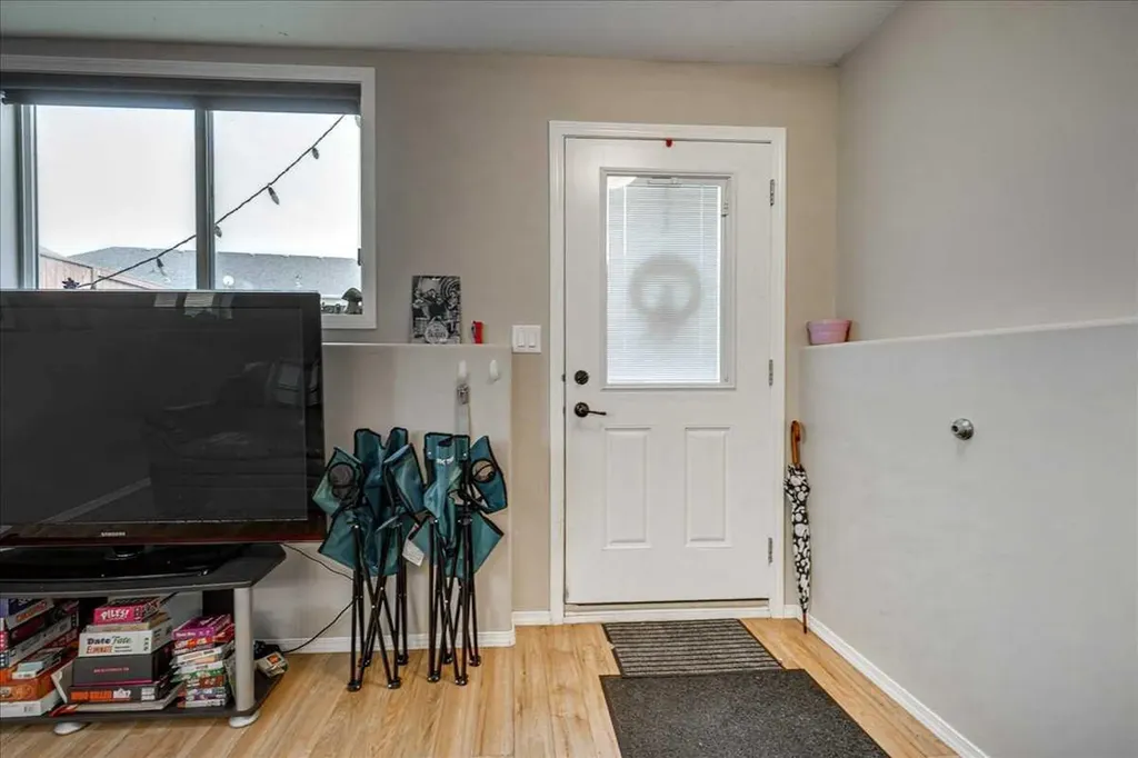 13 Rogers Road Sylvan Lake AB T4S 0J8