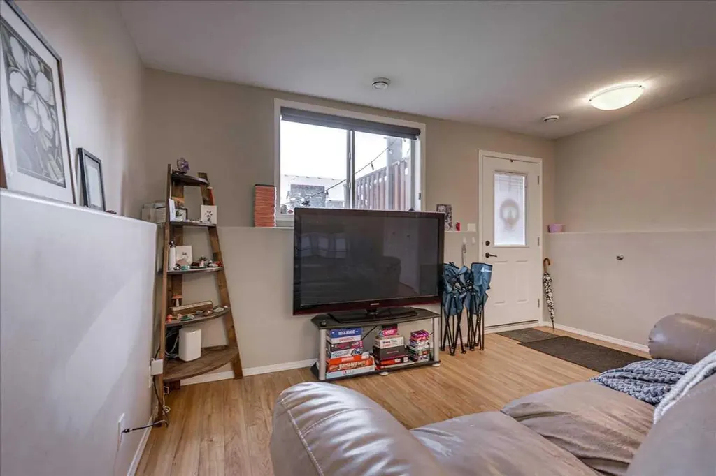 13 Rogers Road Sylvan Lake AB T4S 0J8