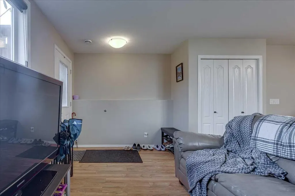13 Rogers Road Sylvan Lake AB T4S 0J8