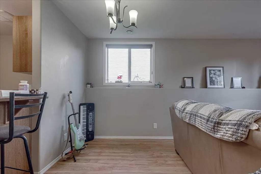 13 Rogers Road Sylvan Lake AB T4S 0J8