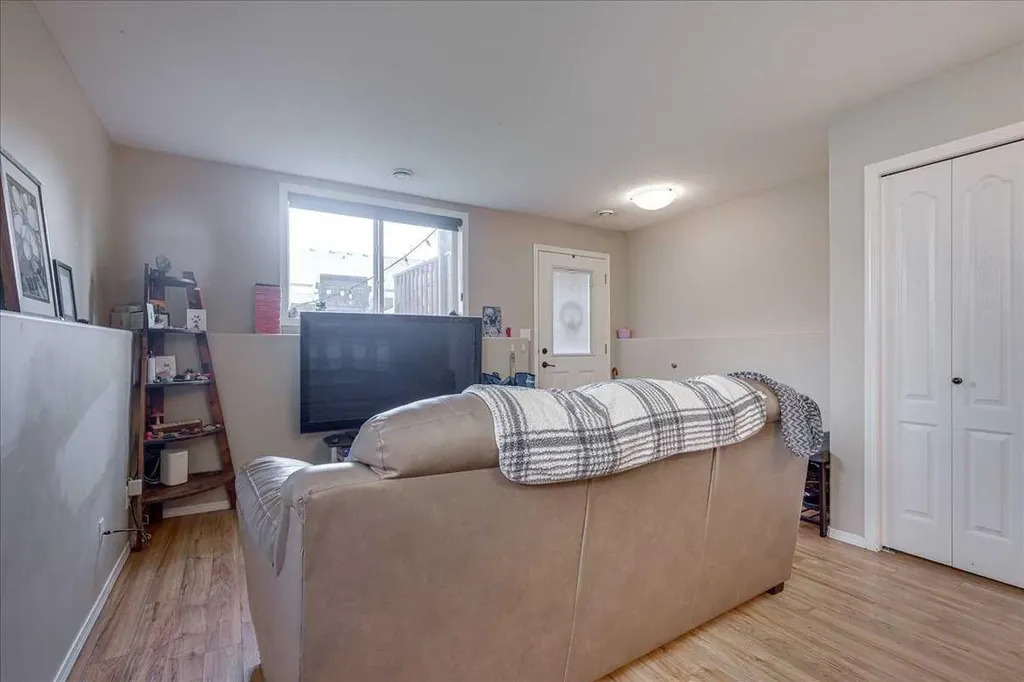 13 Rogers Road Sylvan Lake AB T4S 0J8