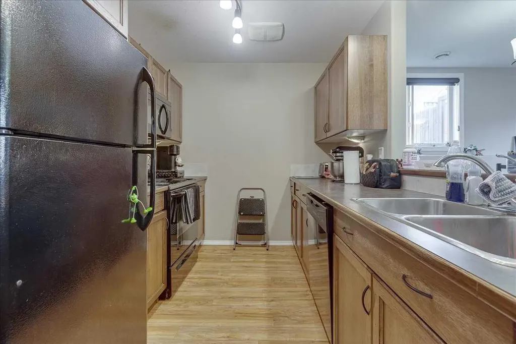 13 Rogers Road Sylvan Lake AB T4S 0J8
