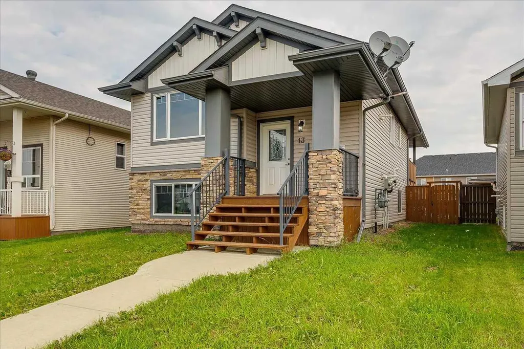13 Rogers Road Sylvan Lake AB T4S 0J8