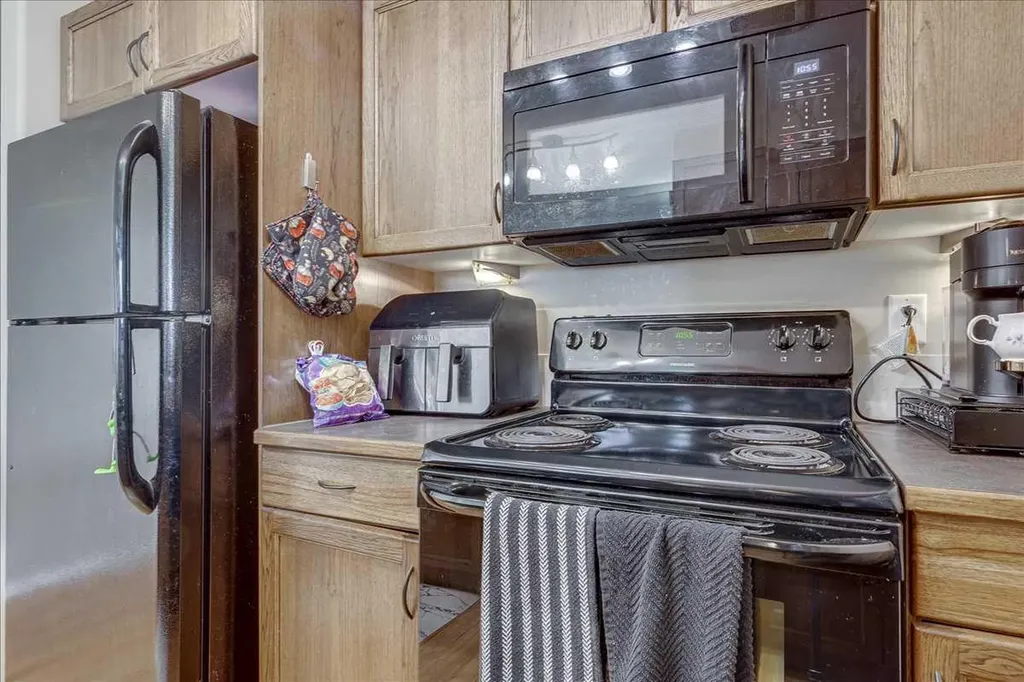 13 Rogers Road Sylvan Lake AB T4S 0J8