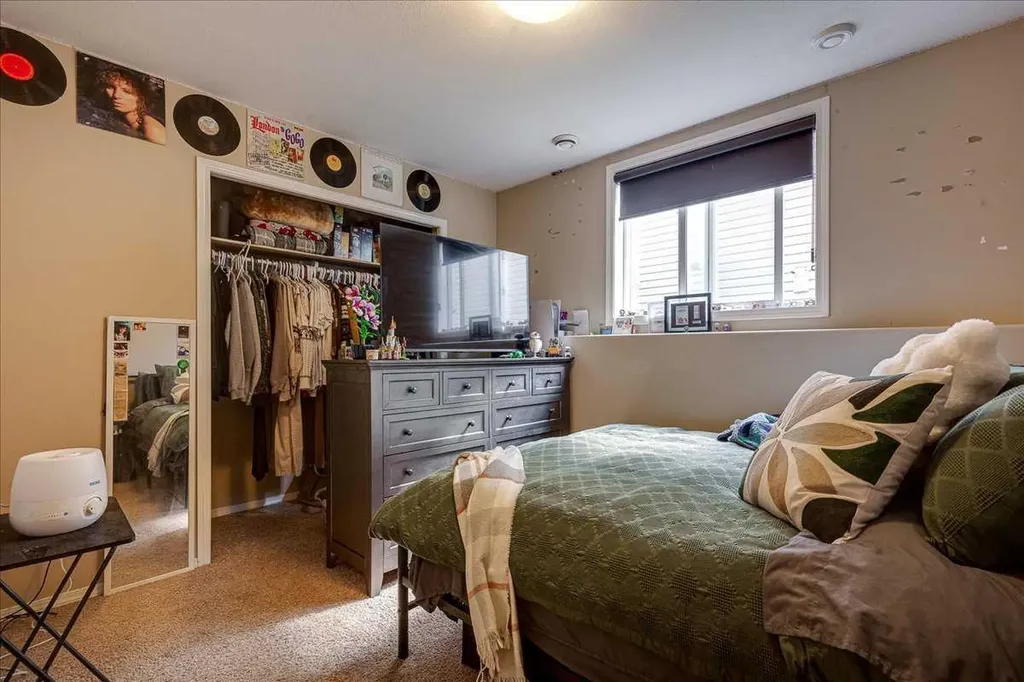 13 Rogers Road Sylvan Lake AB T4S 0J8