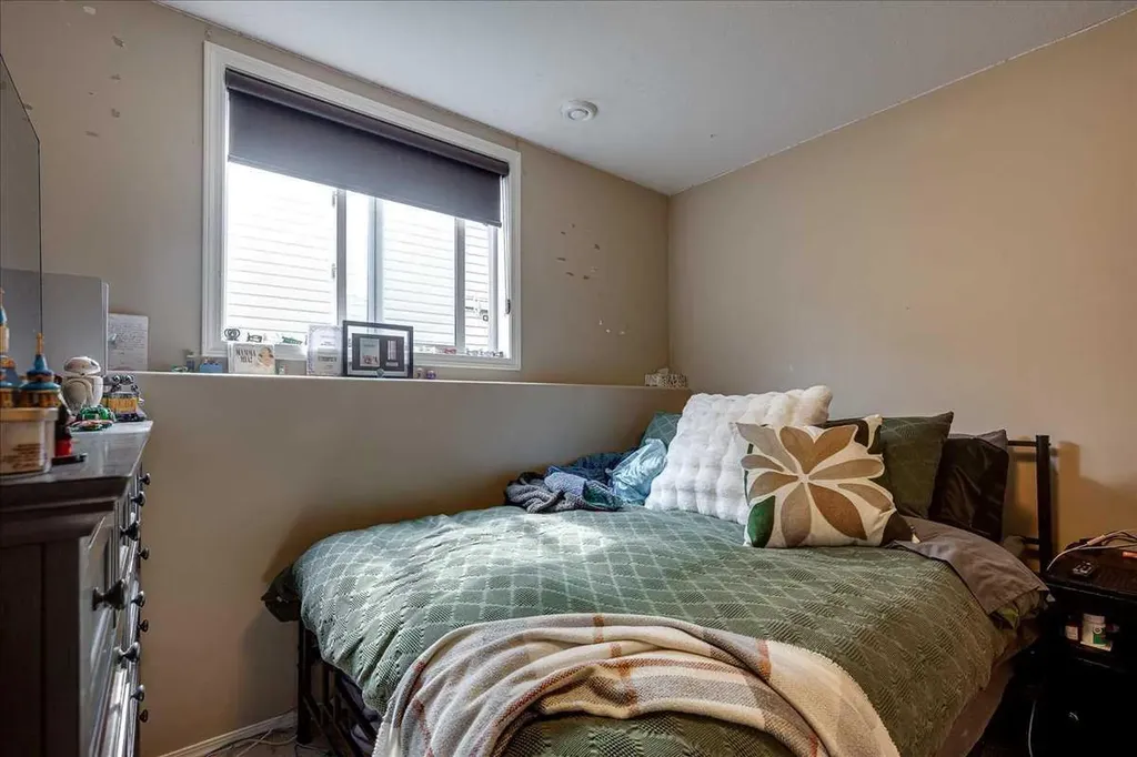 13 Rogers Road Sylvan Lake AB T4S 0J8