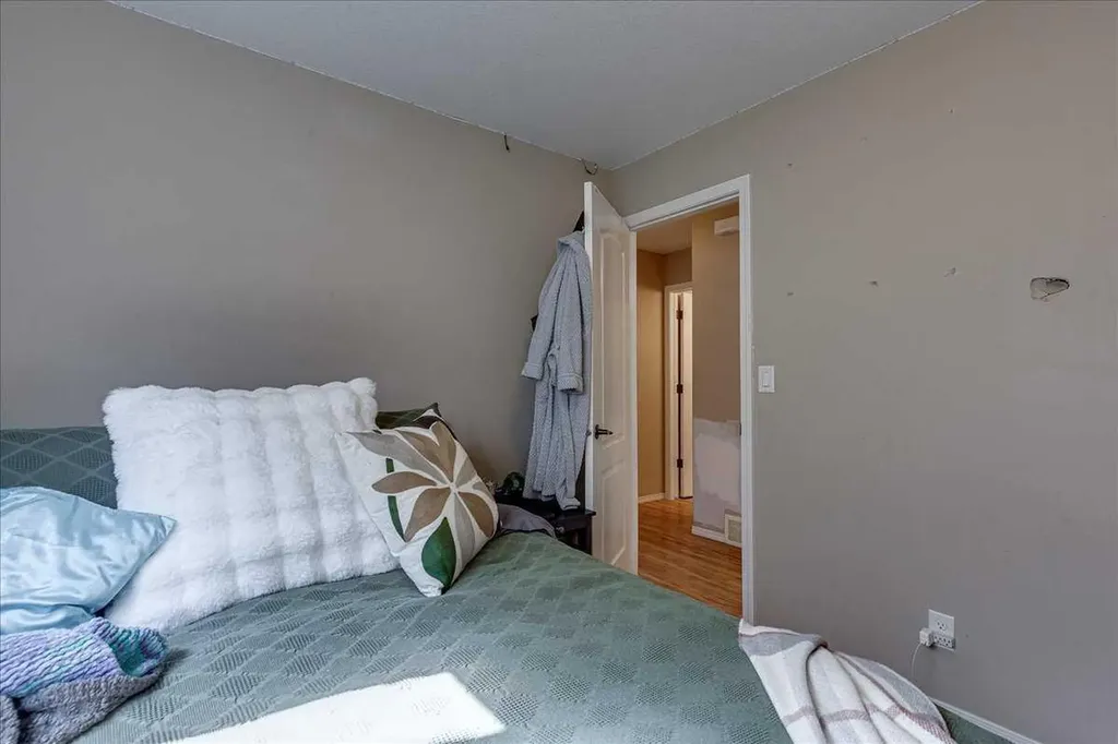 13 Rogers Road Sylvan Lake AB T4S 0J8