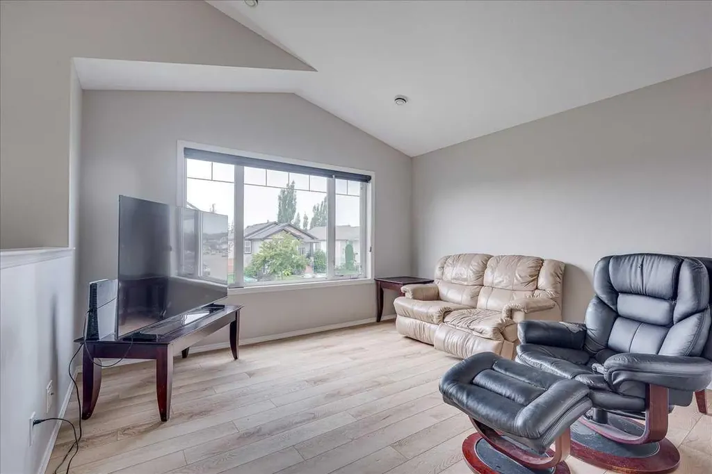 13 Rogers Road Sylvan Lake AB T4S 0J8