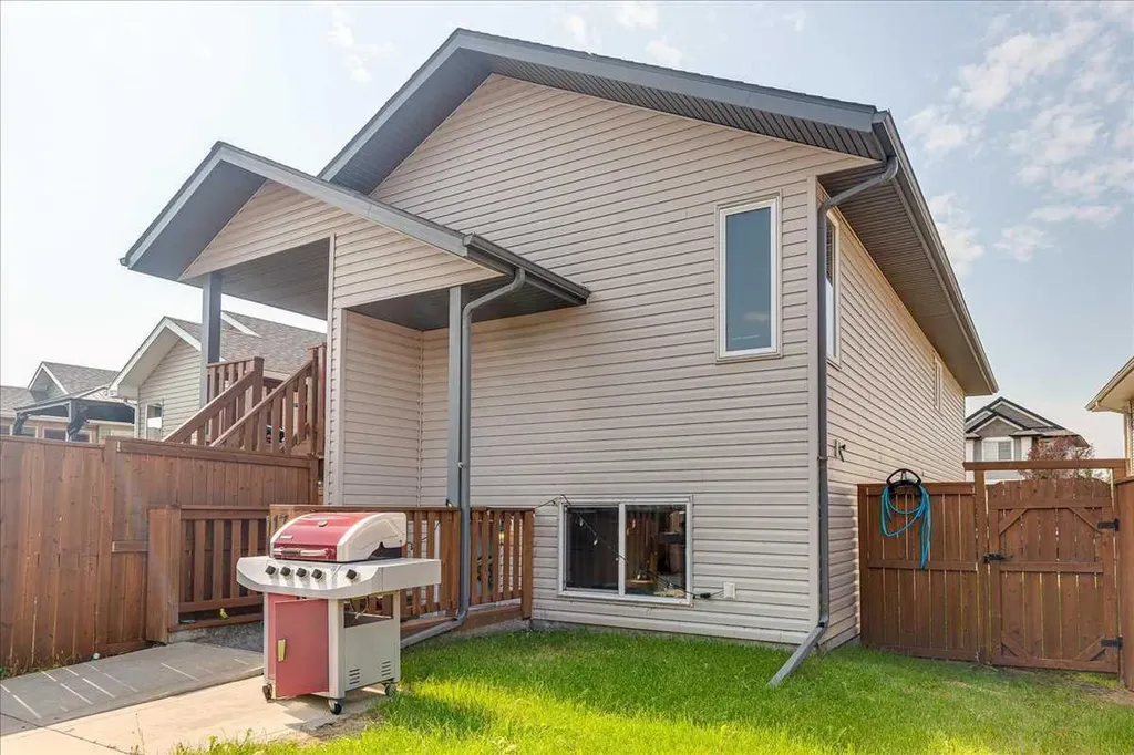 13 Rogers Road Sylvan Lake AB T4S 0J8