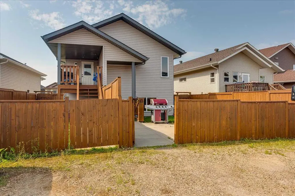 13 Rogers Road Sylvan Lake AB T4S 0J8