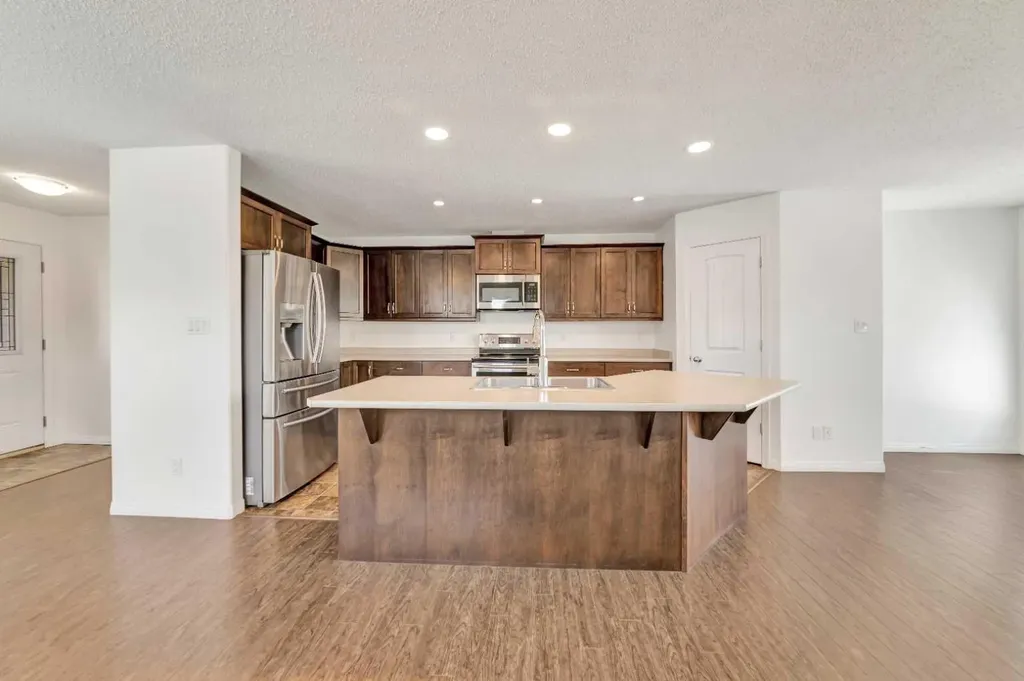 2715 73 Avenue Lloydminster AB T9V 2V8