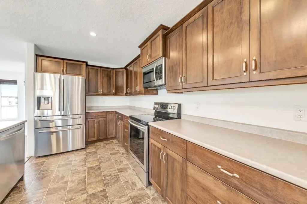 2715 73 Avenue Lloydminster AB T9V 2V8
