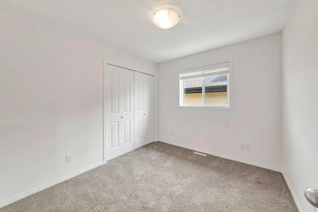 2715 73 Avenue Lloydminster AB T9V 2V8