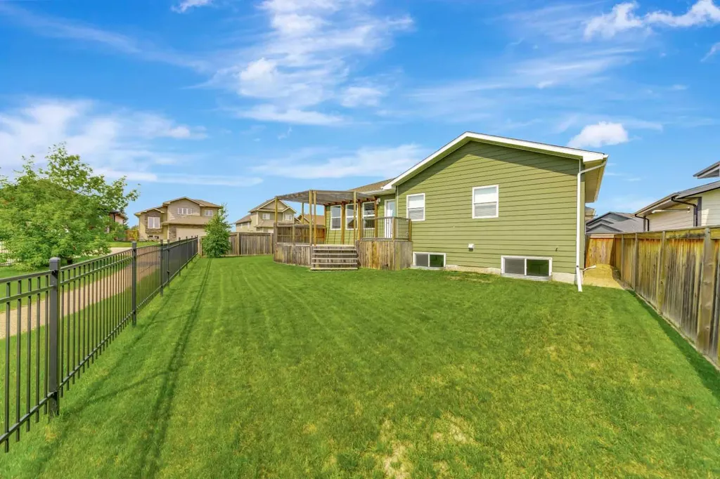 2715 73 Avenue Lloydminster AB T9V 2V8