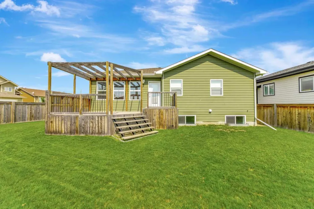 2715 73 Avenue Lloydminster AB T9V 2V8