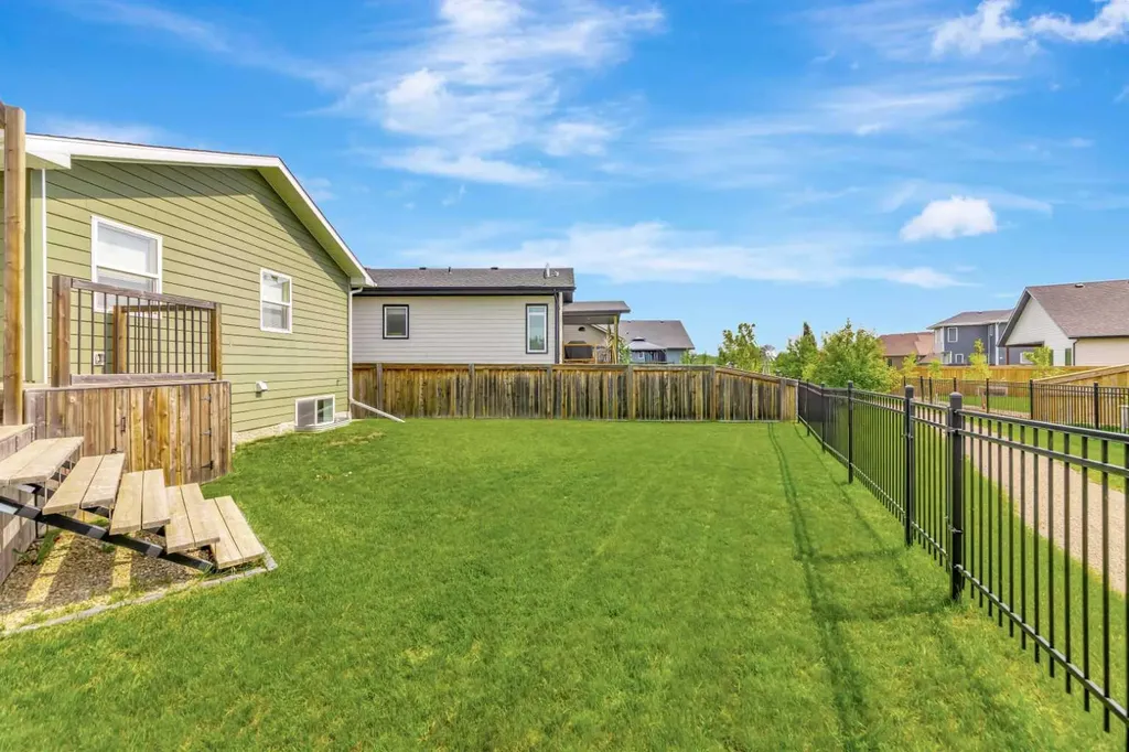 2715 73 Avenue Lloydminster AB T9V 2V8
