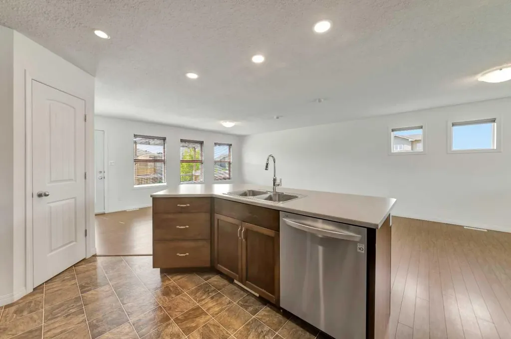 2715 73 Avenue Lloydminster AB T9V 2V8