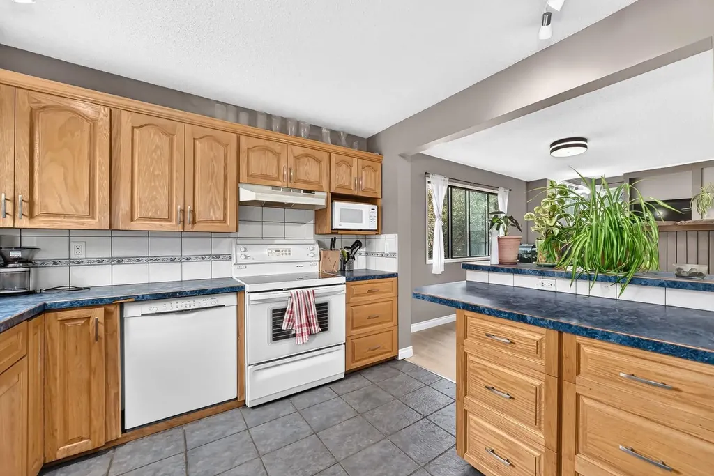 961 Ranchview Crescent NW Calgary AB T3G1A4