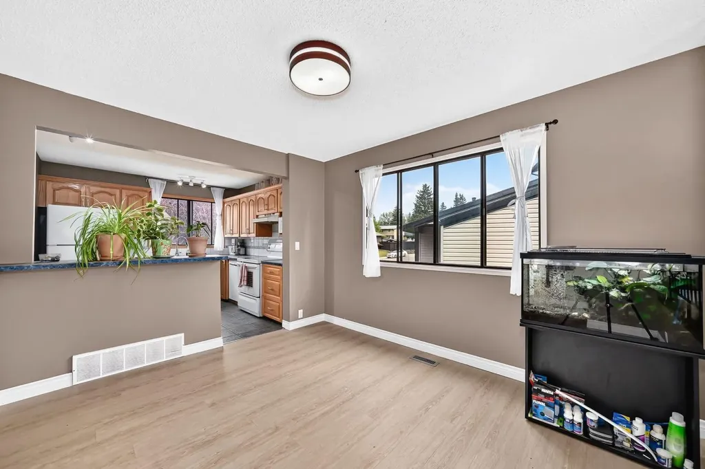 961 Ranchview Crescent NW Calgary AB T3G1A4