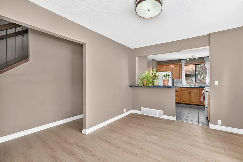 961 Ranchview Crescent NW Calgary AB T3G1A4