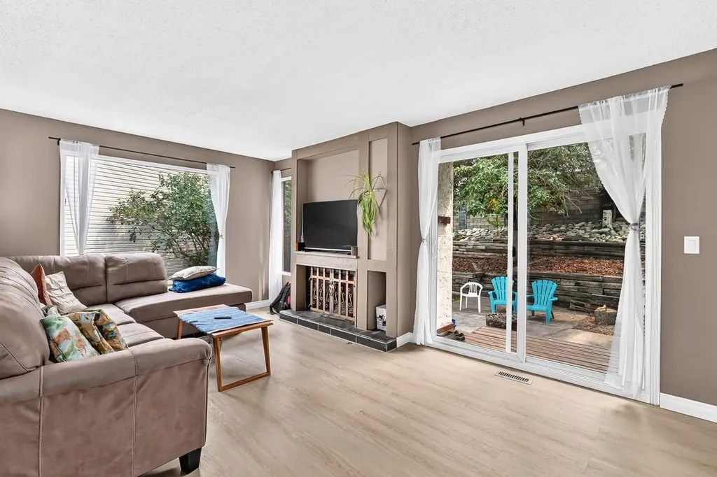 961 Ranchview Crescent NW Calgary AB T3G1A4