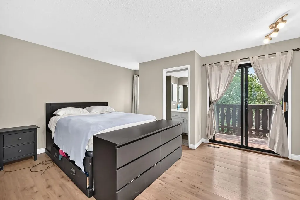 961 Ranchview Crescent NW Calgary AB T3G1A4