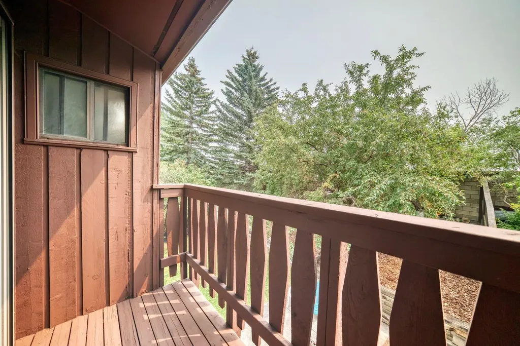 961 Ranchview Crescent NW Calgary AB T3G1A4