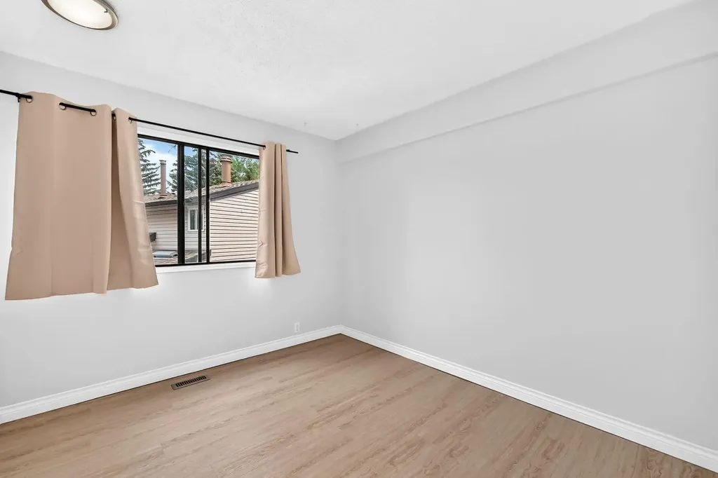 961 Ranchview Crescent NW Calgary AB T3G1A4
