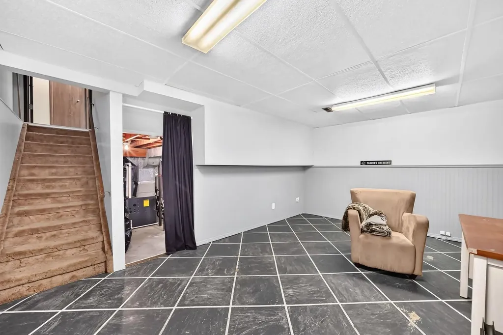 961 Ranchview Crescent NW Calgary AB T3G1A4