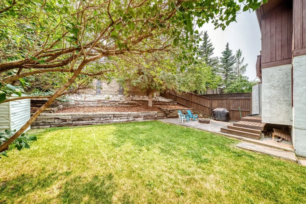 961 Ranchview Crescent NW Calgary AB T3G1A4
