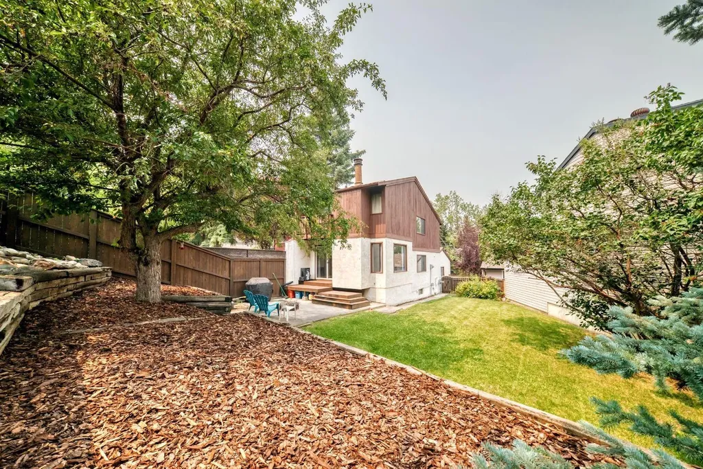 961 Ranchview Crescent NW Calgary AB T3G1A4