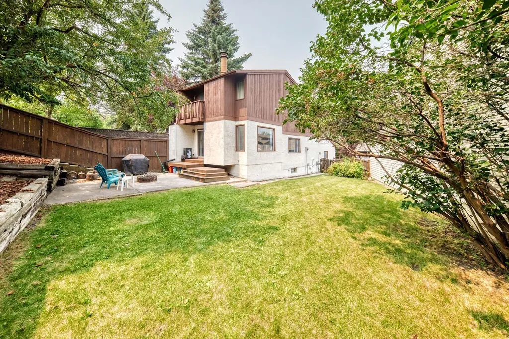 961 Ranchview Crescent NW Calgary AB T3G1A4